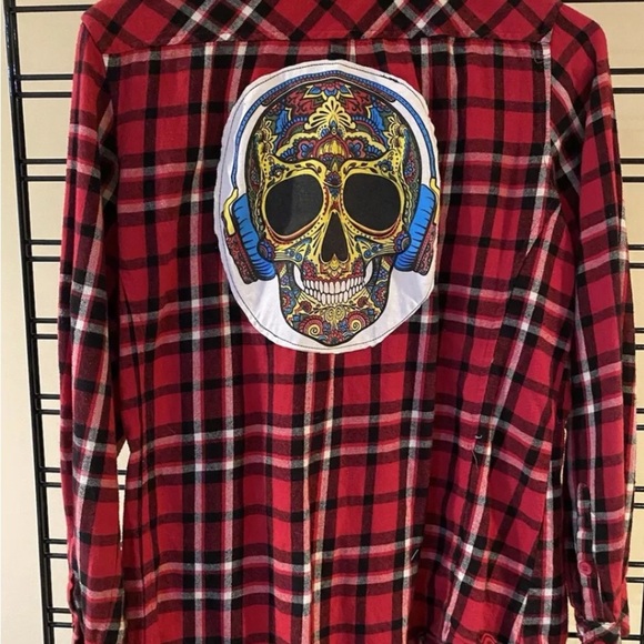 Tops - Upcycled Flannel w/Colorful Skull in Headphones Graphic - Size L